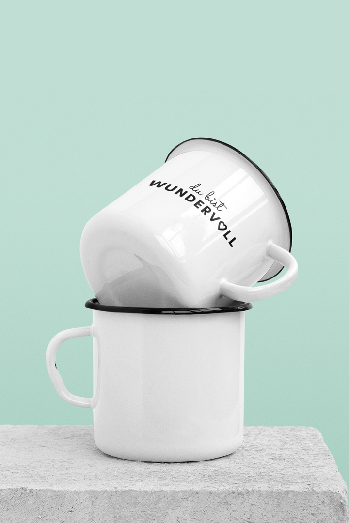 Mockup Emaille Tasse mit Motiv DU BIST WUNDERVOLL